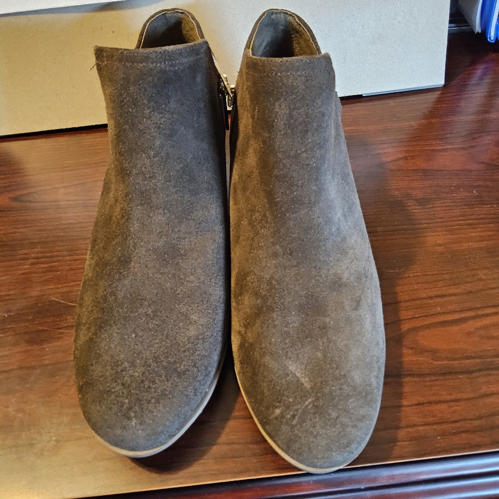 crown and Ivy ankle boots